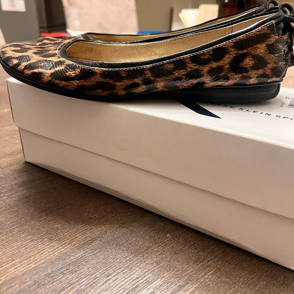 Anne Klein Sport Leopard Print Flat.     Size: 7 1/2